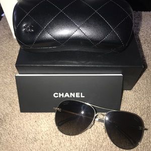 Chanel Polzarized Aviator sunglasses 4189 T-Q